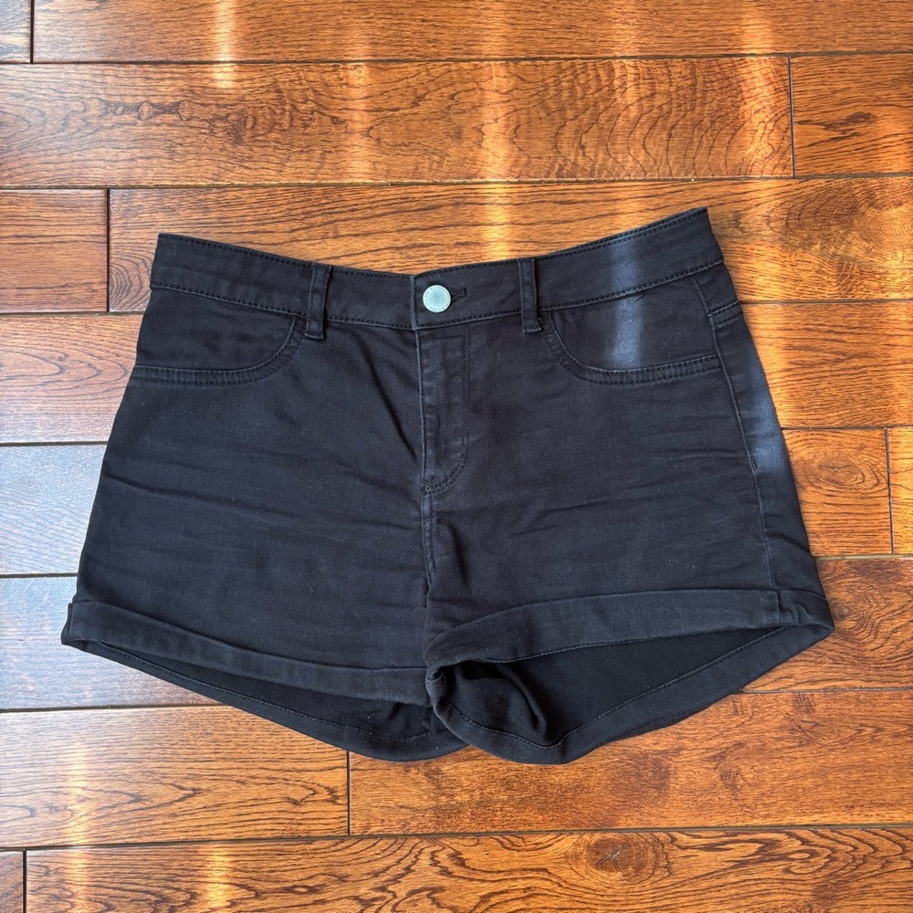 💫 5/$15: H&M Black Essentials Shorts with Cuffed Hem Women’s Size 6